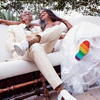 Actress Niecy Nash and wife Jessica Betts shared a sweet photo and message to kick off Pride Month. As reported by People, the newlyweds shared a photo to Instagram to celebrate their August 2020 wedding for Pride Month. Announcing: "Happy Pride Month! We feel the love and we are sending it right back!" The couple are decked out in shades of whie and sharing a laugh, but the rainbow color of Nash's sole adds a poignant pop of color. After announcing their wedding last year, Nash famously said that her marriage to Betts "has absolutely nothing to do with gender and it has everything to do with her soul." The photo says it all. Tap link in bio to continue on @EDGEmedianetwork (?️: Emell D. Adolphus / @goodnightdetroit , ?: Jessica Betts & Niecy Nash / Instagram / @niecynash1)
