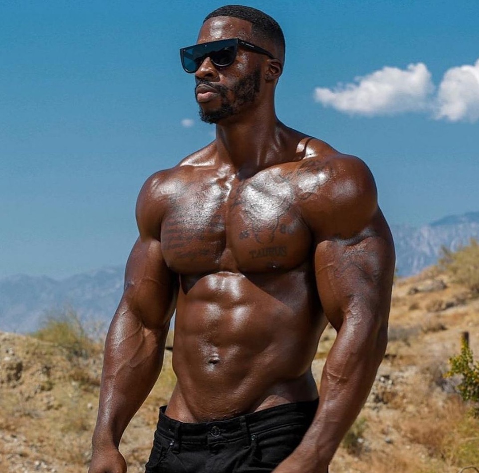 Tap if you're #thirsty! This #summer is a bit different than most and though many of us can't enjoy our usual activities like sunbathing on the beach or hitting the clubs at night, Instagram is here to keep our #thirst in check. ⁠Tap link in bio to view IG Hunks 1 on @EDGEmedianetwork ?⁠
⁠
?: @hoscos_world⁠
⁠
⁠

