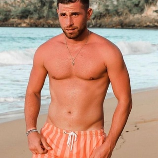 European reality star Tom Brusse was caught in a lie on a Spanish television show this past weekend and it led him to come out... at first, reluctantly. "After a whole summer of rumors, in the latest 'Deluxe' Tom Brusse came out as bisexual," reports the Spanish website El Periodico. On the show Brusse was taking a polygraph test and was asked if he had sex with men. He answered no, which was a lie, it turned out. "On the set, euphoria erupted and the Frenchman had no choice but to affirm that he has done it: 'I like to try everything, I try everything, as in food ... And that's it .' "But it wasn't enough. Pressed on his experiences, Brusse answered: "It was a few months ago, in an orgy," he acknowledged.  "The matter did not stop there and he had to talk about his feelings during sexual intercourse," El Periodico continued. "Brusse claimed to have felt something similar to that when he had sex with a woman: 'I did it to him, he did it to me and I felt something very similar to penetration of women.'" He also addressed his randy nature. "I have been in orgies, in Marbella and in Madrid, I have also done threesomes, I have cheated on all my partners, it is something I regret the next day but I go back to do it over and over again." At 29, Brusse has appeared on numerous reality shows, such as "Women and Men," "The Island of Temptation" (Spanish "Temptation Island"), and "The Strong House." He has also had a successful career in the hospitality industry. Tap link in bio to continue on @EDGEmedianetwork ???? (?: Tom Brusse / Instagram / @tombrusse)