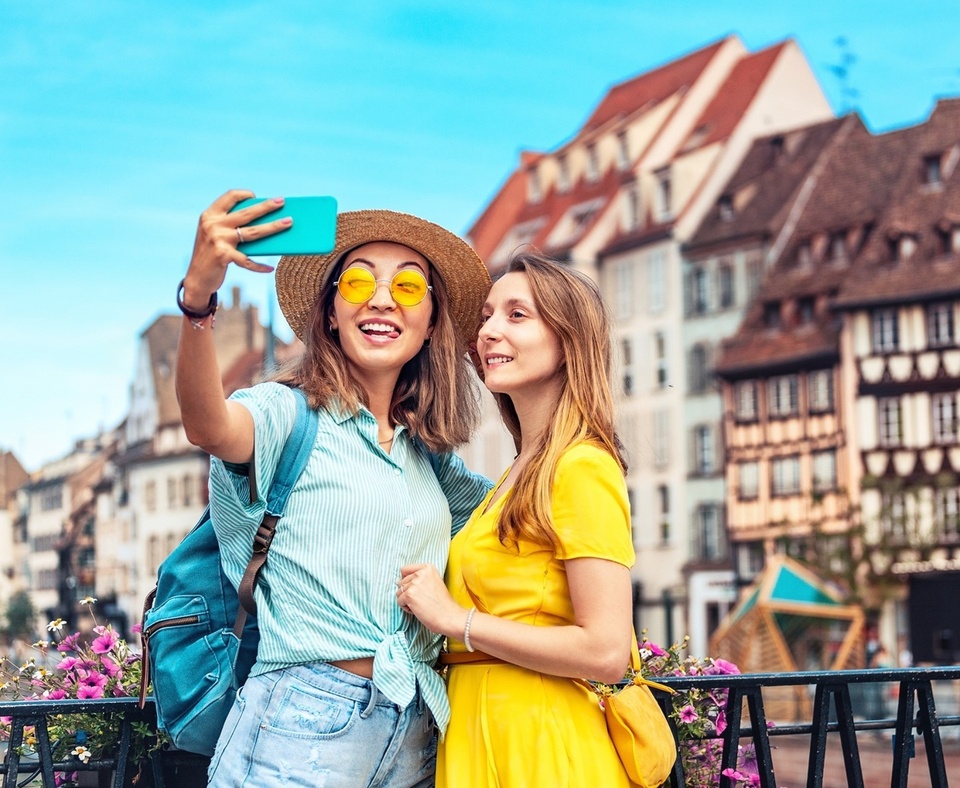 American tourists could soon be visiting continental Europe again, more than a year after the European Union restricted travel to the 27-nation bloc to a bare minimum to contain the coronavirus. EU officials said Monday they are completing plans to allow Americans back this summer, depending on the course of the outbreak on both sides of the Atlantic. The EU Commission, the EU's executive arm, will make a proposal soon to its member states but didn't say when exactly leisure travel could resume or whether a reciprocal approach will apply to Europeans wanting to visit the U.S., which has closed its doors to tourists from the continent. Also, it was not immediately clear whether all U.S. tourists would have to produce proof of vaccination for entry, or whether a negative test for the coronavirus or proof of recent recovery from COVID-19 would be acceptable instead. "These are among the questions we'll still need to figure out," European Commission spokesman Adalbert Jahnz said. Jahnz said the EU's executive body is hoping to restore trans-Atlantic leisure travel "as soon as it is safe to do so." Tap link in bio to continue on @EDGEmedianetwork (?: Getty)