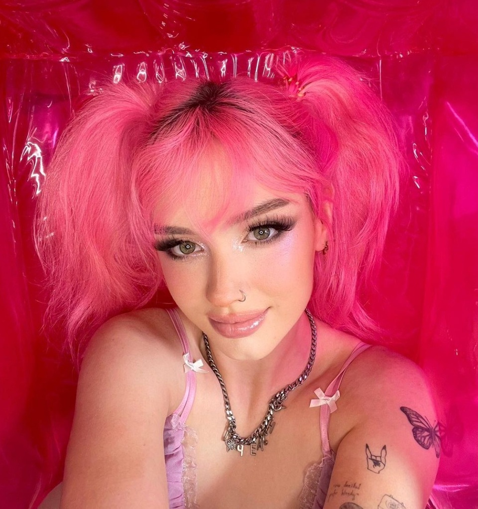 Australian social media starlet Peach PRC turned to social media this weekend to let the world know that she's a lesbian, posting the announcement on her TikTok account, which has more than 1.8 million followers, as well as Instagram.⁠
⁠
On Instagram, Peach PRC wrote, "came out as a lesbian today ???????????? (to be fair the closet was made of glass lol)."⁠
⁠
In a statement shared with PEDESTRIAN.TV, the singer said: "The response has been really beautiful and supportive. I feel so welcomed by the lesbian community and finally at peace with something I've been shying away from for the longest time."⁠
⁠
Peach PRC started posting TikTok videos in 2019, and has established a steady fan base for her digitalized pop vocals, colorful fashion style, and honesty when it comes to her mental health issues. Her viral hit, "Josh," secured her spot among Gen Z fans hungry for a hummable, auto-tuned confection.⁠
⁠
More on @EDGEMediaNetwork⁠
?️‍??????⁠
?: @peachprc