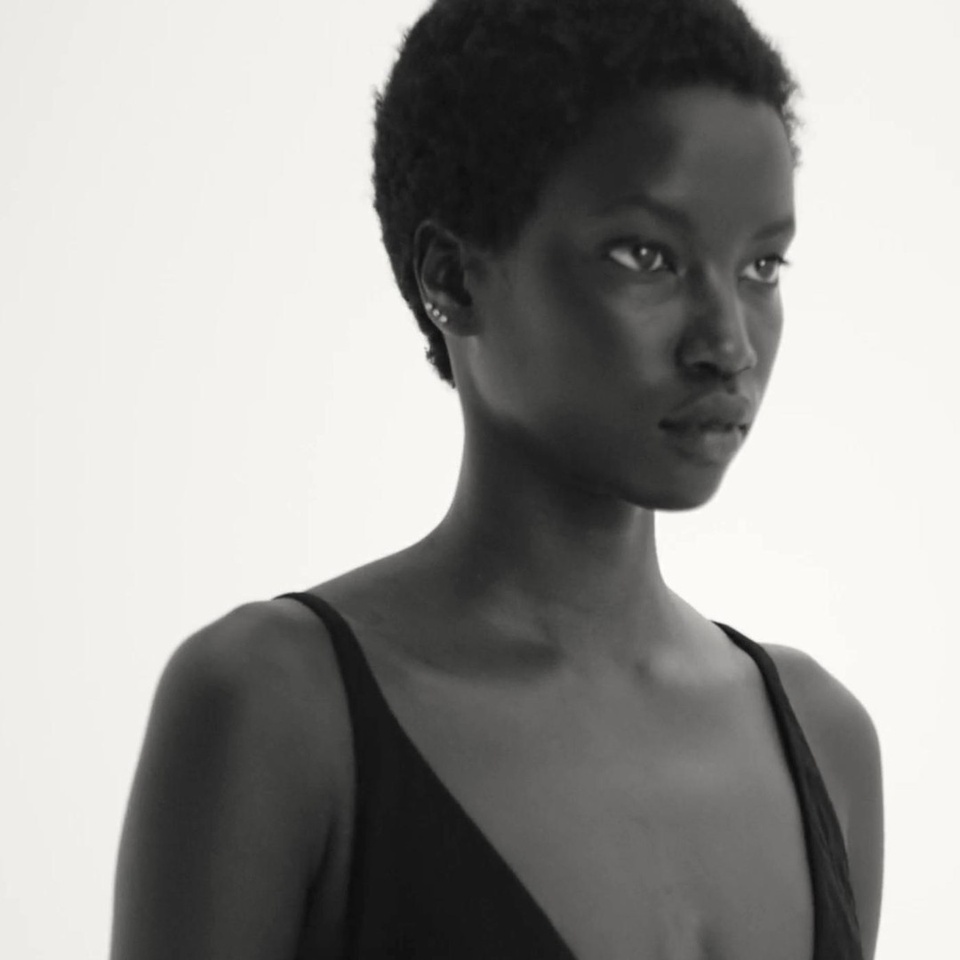 Five artists gather to produce a series of short films that encapsulate Prada's spring/summer 2021 collection, filled with sharp silhouettes, innovative fabrications and modern Italian flair. Tap link in bio to read more on @EDGEmedianetwork ? #PradaMultipleViews⁠
⁠
?️: @wexlerwrites⁠
?: Prada/YouTube