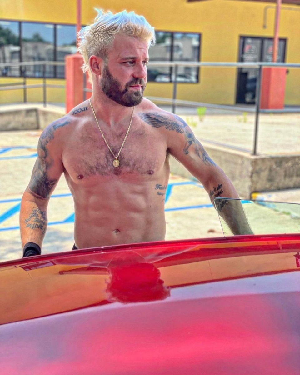 Reality TV star @paulcalafiore_ announced that he is bisexual, @People magazine reports. After he was eliminated from "The Challenge: USA" on Thursday, Calafiore, 34, made an emotional exit where he suggested he might not be straight.⁠
⁠
?️Save and share this post.⁠
 ?️Tap our link in bio for more on @EDGEmedianetwork.?️⁠
?????️‍?⁠
?: @paulcalafiore_