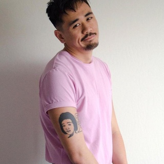 The queer author of a highly anticipated debut story collection has died. Anthony Veasna So was 28. His death was announced this week by his publisher, Ecco, which did not immediately provide additional details. A native of Stockton, California, who had settled in San Francisco, So once described himself as a "queer boy, a Khmer-American son of former refugees, a failed computer scientist, a grotesque parody of the model minority, and a graduate of Stanford University." In "Afterparties," to be published in August, he drew upon the tragedies his family endured in Cambodia during the rule of the Khmer Rouge and his own struggles with sexual and cultural identity. #RIP Tap link in bio to continue on @EDGEmedianetwork ?️‍?❤️⁠
⁠
?: Anthony Veasna So / Instagram⁠
⁠
