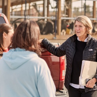 In a new interview, Land O'Lakes President and CEO Beth Ford discusses her experience as the first out lesbian to helm a Fortune 500 company. Ford was recently awarded the Yahoo Finance/INvolve OUTstanding Top 100 Role Model LGBT+ Executives 2020. Nominated by peers and colleagues, all executives on the list identify as LGBT+. Land O'Lakes is an agricultural, member-owned cooperative with a specific focus on dairy products. According to Land O'Lakes' latest financial release, the company reports a "net sales of $2.9 billion and net earnings of $66 million for the third quarter ending September 30, 2020" with a year-to-date net sales of $10.3 billion and $184 million net earnings. Ford says that it is an honor to be named the top recipient of the 2020 prize, stressing the importance of "being a role model" and that such lists illustrate "the important work done to empower the LGBTQ+ community this year. These lists are indicative of the progress made, and of the progress possible." Ultimately, being a role model includes, as Ford believes, "bringing your authentic self to work, and enabling others to do so." Citing the importance of diversity and inclusion, Ford explains that Land O'Lakes prioritizes the recruitment and retention of a diverse workforce as well as advocates "for our members and the communities in which they live and work." Ultimately, Ford seeks to make both employees and the company's customers feel "valued for exactly who they are." Tap link in bio to continue on @EDGEmedianetwork ?️‍?⁠
⁠
?️: Kevin Schattenkirk @kschatt13⁠
?: Beth Ford / Land O'Lakes / Twitter