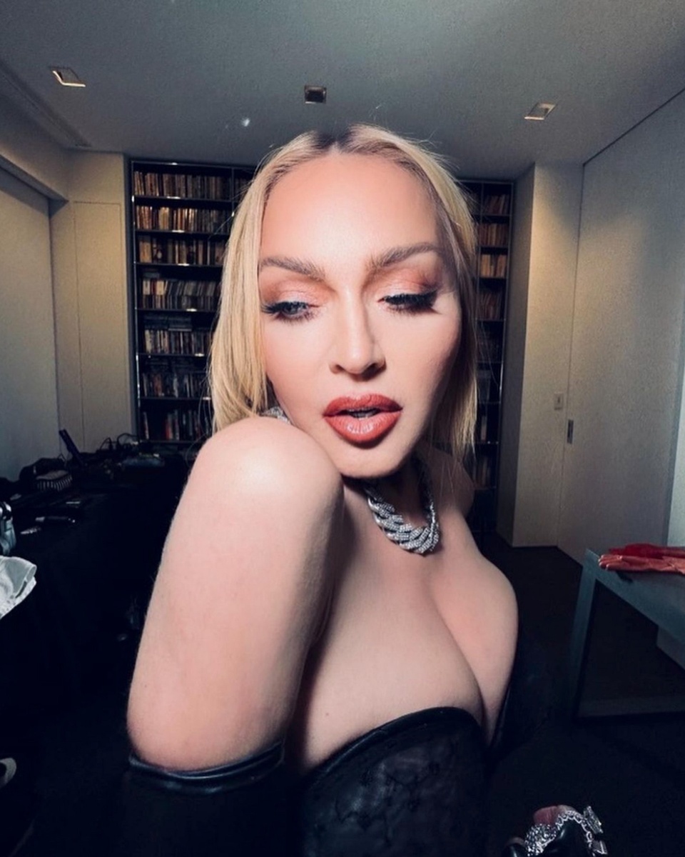 Nothing says @madonna is feeling better like a good ol' thirst trap, and the Queen of Pop seems to be back in very fine form with her latest social media post. Feeling herself, Madonna recently shared a sultry photo of herself to tease that her "Celebration" world tour will be coming to a city near you "very soon." ⁠
⁠
?️Save and share this post.⁠
 ?️Tap our link in bio for more on @EDGEmedianetwork.?️⁠
?️‍⚧️?️‍?????❤️⁠
?: @madonna