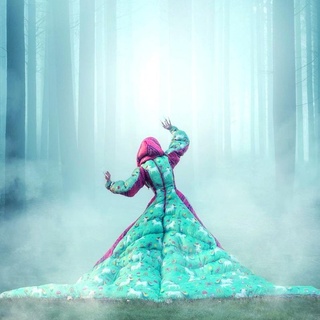 This week, the contestants were tossed into the fire to present not one, not two, but three runway looks for RuPaul's Bag Ball Eleganza. Look One: Mixed Bag, a "punny look of your choice"; Look Two: Money Bags, a "boss-bitch look that says, 'I own everything' "; and From Scratch, a "high-fashion show-stopping look made entirely out of bags." Mama Ru missed the mark to school the less experienced queens — as well as viewers — on ball culture and its impact on Black and Brown queer communities. Leave it to Tamisha Iman, this season's den mother, to give a quick lesson of how and why these environments have provided a safe and welcoming haven for the past 50 years. Instead, Ru leaned into the often-heard, inner-saboteur speech, which has become a common theme as he grooms the queens for success. But back to the runway. Here's a look at some of this week's looks... Tap link in bio to continue on @EDGEmedianetwork ?️‍???⁠
⁠
?️: Matthew Wexler / @wexlerwrites⁠
?: Utica / Instagram / @queenutica @trevorbeatyphoto 