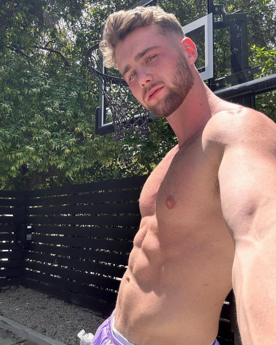 @harryjowsey may have a confident, welcoming, and very sexy grin that has made him a huge @Instagram success, but, as he opened up in an interview with the @dailytelegraph (behind a firewall), he struggles with emotional issues. The 26-year-old star, made famous from the reality show @toohotnetflix, "spoke about the dark thoughts that have followed him since his teenage years, and how he previously turned to self-harm," reports the @dailymail.⁠
⁠
?️Save and share this post.⁠
 ?️Tap our link in bio for more on @EDGEmedianetwork.?️⁠
????⁠
?: @harryjowsey