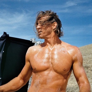 It doesn't take much to tease Gay Twitter, especially if you're queer actor @leeepfrog. The star of the upcoming A24 film "Bodies Bodies Bodies" took to Twitter this week to share a series of shirtless photos of himself inside a water cave. "CAVE MAN," he captioned the pics.⁠
⁠
Tap link in bio to continue on @EDGEmedianetwork⁠
????⁠
?: @leeepfrog