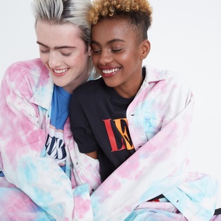 Levi's has released its latest #Pride collection, adopting "Use Your Voice!" as a rallying cry, stating that this year's collection is all about maximizing self-expression. Tap link in bio to read more on @EDGEmedianetwork ?️‍?? (?: Levi's ) #gaypride #gay #lgbt #queer #gaystagram #pride #loveislove #lgbtpride #instagay #levispride #levis #outrightaction #useyourvoice
