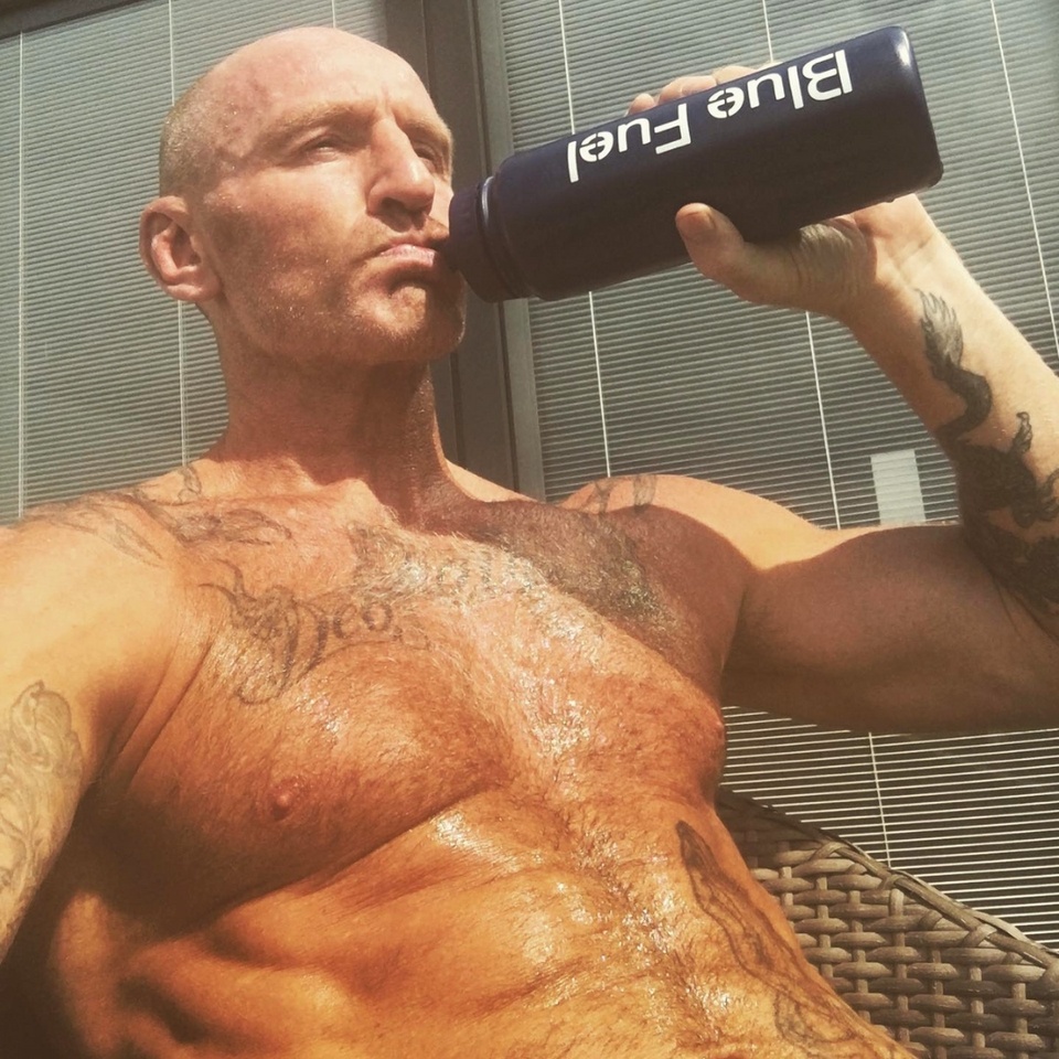 Giving a face and a voice to the queer and the HIV+ communities has been the mantra for former Wales rugby union captain @gareththomasofficial. He is taking part in the new British series "Celebrity SAS: Who Dares Wins" to counter tired stereotypes about the gay community, reports @PinkNews.⁠
⁠
?️Save and share this post.⁠
?️Tap our link in bio for more on @EDGEmedianetwork.?️⁠
????⁠
?: @gareththomasofficial
