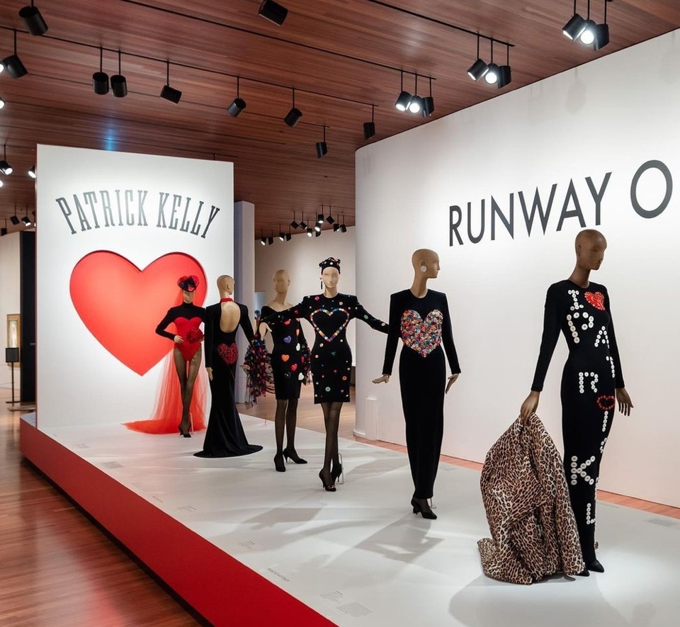 A new exhibit at San Francisco's de Young Museum shows the work of American fashion designer Patrick Kelly, along with the influences from Black and LGBTQ+ culture that informed it.⁠
⁠
"Patrick Kelly: Runway of Love," which opened on Oct. 23, will continue through April of next year. W Magazine reported that "The West Coast presentation of this exhibition, which originated at the Philadelphia Museum of Art in 2014, is a comprehensive collection depicting Kelly's childhood growing up in the South, his experiences as a Black man, his involvement in the club and gay cultural scenes in New York and Paris, and his muses from fashion, art, and Black history."⁠
⁠
To that end, the "show features original designs, personal artifacts, and other ephemera from Kelly's life, in addition to seventy-nine fully accessorized ensembles" across seven themed exhibit sections.⁠
⁠
Among the personal effects included in the show are items drawn from Kelly's extensive collection of "racist memorabilia," which the designer had "amassed over the years," AD PRO detailed about the de Young exhibit. Those items feature prominently in a section titled "Mississippi in Paris."⁠
⁠
Described as "a steward of Blackness," Kelly included "kitschy and controversial items" in his collection, but also, according to exhibition curator Laura L. Camerlengo, "Josephine Baker ephemera and African textiles and masks." Baker, in particular, was an inspiration for the young designer.⁠
⁠
Tap link in bio to continue on @EDGEmedianetwork ?️‍???️⁠
⁠
?️: Kilian Melloy / @dragelruairi ⁠
?: @deyoungmuseum