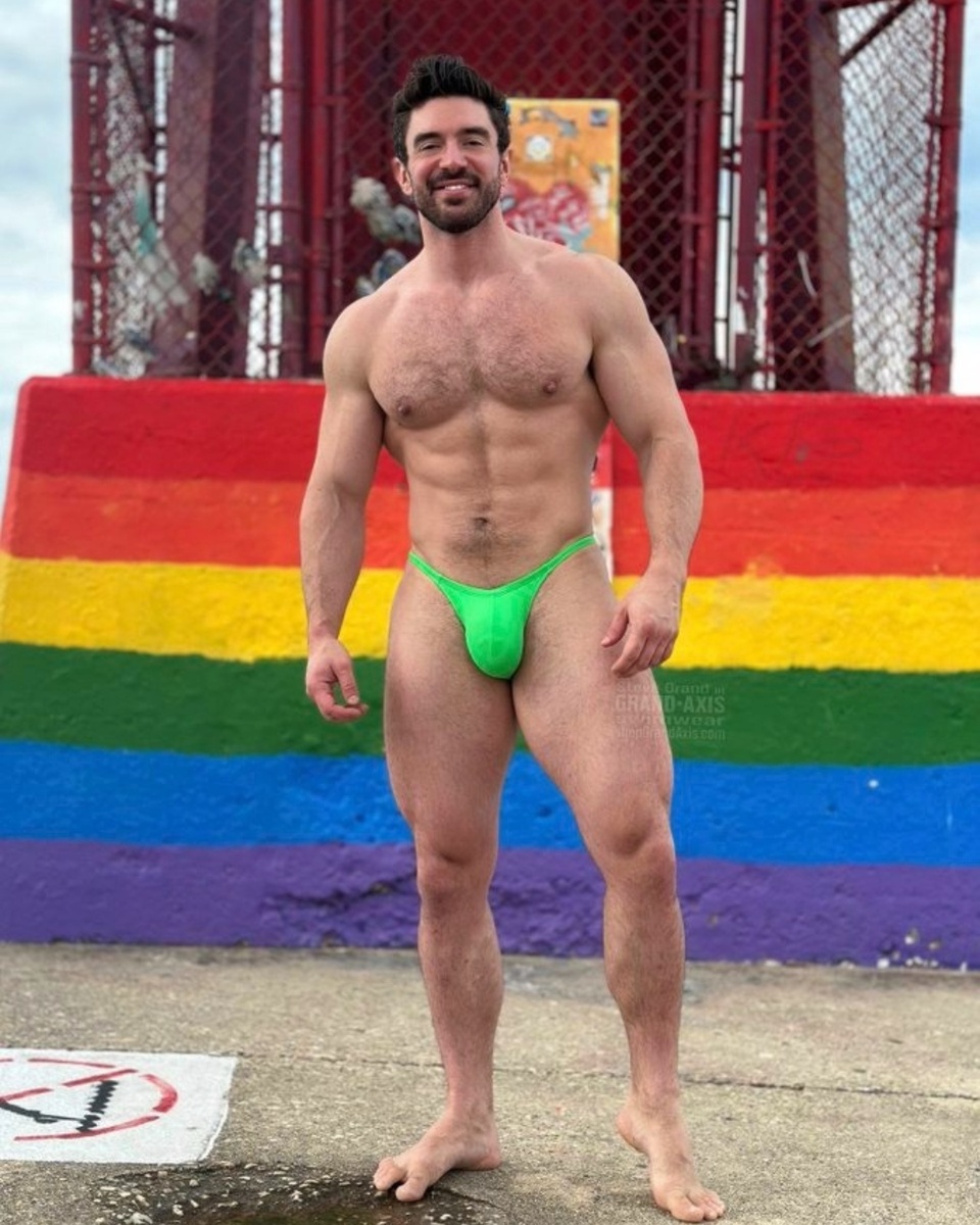 @stevegrandmusic broke the mold of the country singer when he came out with "All American Boy," his first album, in 2015. Having self-funded the video and CD release, Grand created a place for himself in the music industry and hasn't looked back since. "With over 18 million views on YouTube, a #3 and #10 album on The @Billboard Independent Album charts, and one of the most successful music Kickstarter campaigns ever under his belt, Grand has not just broken the rules, but has changed the game in how to be a successful singer-songwriter in this era,"⁠
⁠
Save this post and tap our link in bio for more on @EDGEmedianetwork.⁠
?️‍⚧️?️‍?????❤️⁠
?: @stevegrandmusic