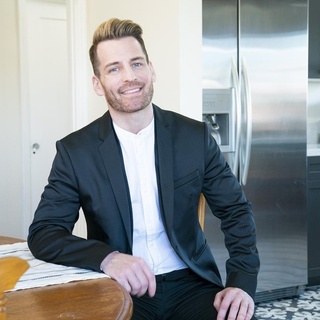 Openly gay designer Orlando Soria discusses his hit HGTV show "Build Me Up" and the power of empathy. Tap link in bio to read more on @EDGEmedianetwork ?️‍??⁠
⁠
?️: Billy McEntee⁠
?: Orlando Soria, host of "Build Me Up." / HGTV