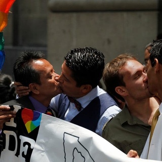 Mexico's largest state approved same-sex marriage Tuesday, leaving only three of the country's 32 states without such laws. The State of Mexico, which almost surrounds Mexico City, has the largest population of any state in the country. Its legislature voted to recognize same-sex marriages and same-sex common-law marriages, becoming the 29th state to do so. That leaves only the northern border state of Tamaulipas, the Gulf coast state of Tabasco and the southern state of Guerrero without such laws. Tabasco is the home state of President Andrés Manuel López Obrador, but he has shown little appetite to push such legislation. "Today, by becoming the 29th state to approve equal marriage, we will be reducing inequality, and letting the country know that in the State of Mexico we do not leave anybody behind," said state legislator Paola Jiménez.⁠
⁠
Tap link in bio for more on @EDGEmedianetwork ⁠
?️‍????