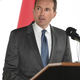 The first #openly #gay #Army #secretary says he's supporting Joe Biden for president, the latest endorsement from a former #military leader who had criticized President Donald Trump over his handling of anti-racism demonstrations. Tap link in bio to read more on @EDGEmedianetwork ?️‍???⁠
⁠
?: Army Secretary Eric Fanning / AP / Michael Holahan⁠
