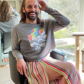 When "Queer Eye" star Jonathan Van Ness came out as HIV-positive, Ness helped the public understand what it means to live with HIV today. In a special new documentary film produced by Vice TV, Ness will provide vocal support for a similar cause. As reported by The Hollywood Reporter, Van Ness is set to narrate "Vice Versa: The Neglected Pandemic, 40 Years of HIV & AIDS," which follows advocates and communities affected by HIV while scientists pursue a cure for the virus. The film will mark the 40th anniversary of the HIV/AIDS epidemic in America. "Premiering June 2, the two-hour doc will use personal accounts, insights from different communities, organizations and people from different races, genders and sexual orientations to showcase 'the frontlines of scientific advancements in the field and the reality of the experience,'" THR reports. "Exploring the truth behind the statistics, 'Vice Versa: The Neglected Pandemic, 40 Years of HIV & AIDS' will travel across the U.S. to meet those living with HIV/AIDS, such as 'Hamilton' star and activist Javier Muñoz, and the advocates fighting for better civil rights for the affected communities." Tap link in bio to continue on @EDGEmedianetwork ?️‍?❤️ (?️: Emell D. Adolphus / @goodnightdetroit , ?: Jonathan Van Ness / Facebook)