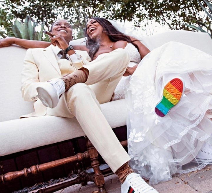 Actress Niecy Nash and wife Jessica Betts shared a sweet photo and message to kick off Pride Month. As reported by People, the newlyweds shared a photo to Instagram to celebrate their August 2020 wedding for Pride Month. Announcing: "Happy Pride Month! We feel the love and we are sending it right back!" The couple are decked out in shades of whie and sharing a laugh, but the rainbow color of Nash's sole adds a poignant pop of color. After announcing their wedding last year, Nash famously said that her marriage to Betts "has absolutely nothing to do with gender and it has everything to do with her soul." The photo says it all. Tap link in bio to continue on @EDGEmedianetwork (?️: Emell D. Adolphus / @goodnightdetroit , ?: Jessica Betts & Niecy Nash / Instagram / @niecynash1)