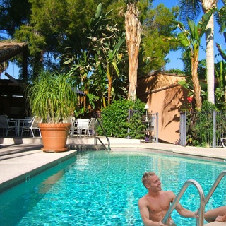 Dive in! There’s no place more relaxing…or sexier…than the clothing-optional resorts for men in Palm Springs. From playful to luxurious, there’s 11 distinctly different resorts to choose from. Which one calls you? Tap link in bio! #sponsored #PSPSH #StayAuthentic #StayPalmSprings #AuthenticPalmSprings @PalmSpringsStay