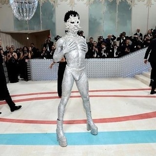 No matter what the theme of the Met Gala is from year to year, one thing is for sure: the gays come to slay, and this year was no exception. Here are some of the best queer looks this year!⁠
⁠
Tap link in bio for more on @EDGEmedianetwork ⁠
????⁠
?: Getty