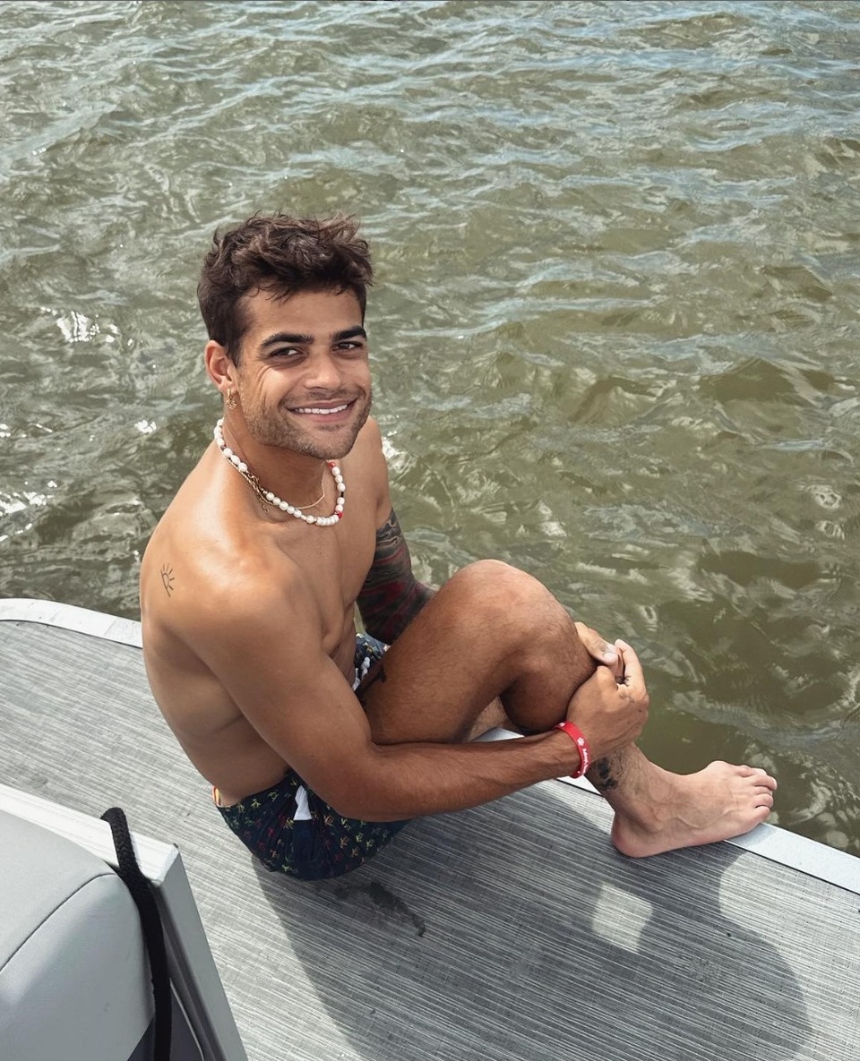 We often focus on the activism and courage of LGBTQ+ professional athletes. This isn't surprising, as higher levels of competition lead to more fame and celebrity status. Sometimes, though, the most inspiration comes from those who aren't famous. Typical high school athletes have the chance to show the world that anyone can be a hero, and that's exactly what @@jake.bain did in 2017. Heading into his time at Indiana State University, Bain had everything to lose if he came out, but his strong demeanor and fearlessness led to national fame and viral success. Bain appeared on "The Ellen DeGeneres Show" after coming out as LGBTQ+, and now that his football career is over, he's moved into various ventures such as modeling and activism. Let's get to know Jake Bain a little better with a look at his @instagram.⁠
⁠
?️Save and share this post.⁠
 ?️Tap our link in bio for more on @EDGEmedianetwork.?️⁠
?????️‍??️‍⚧️⁠
?: @jake.bain
