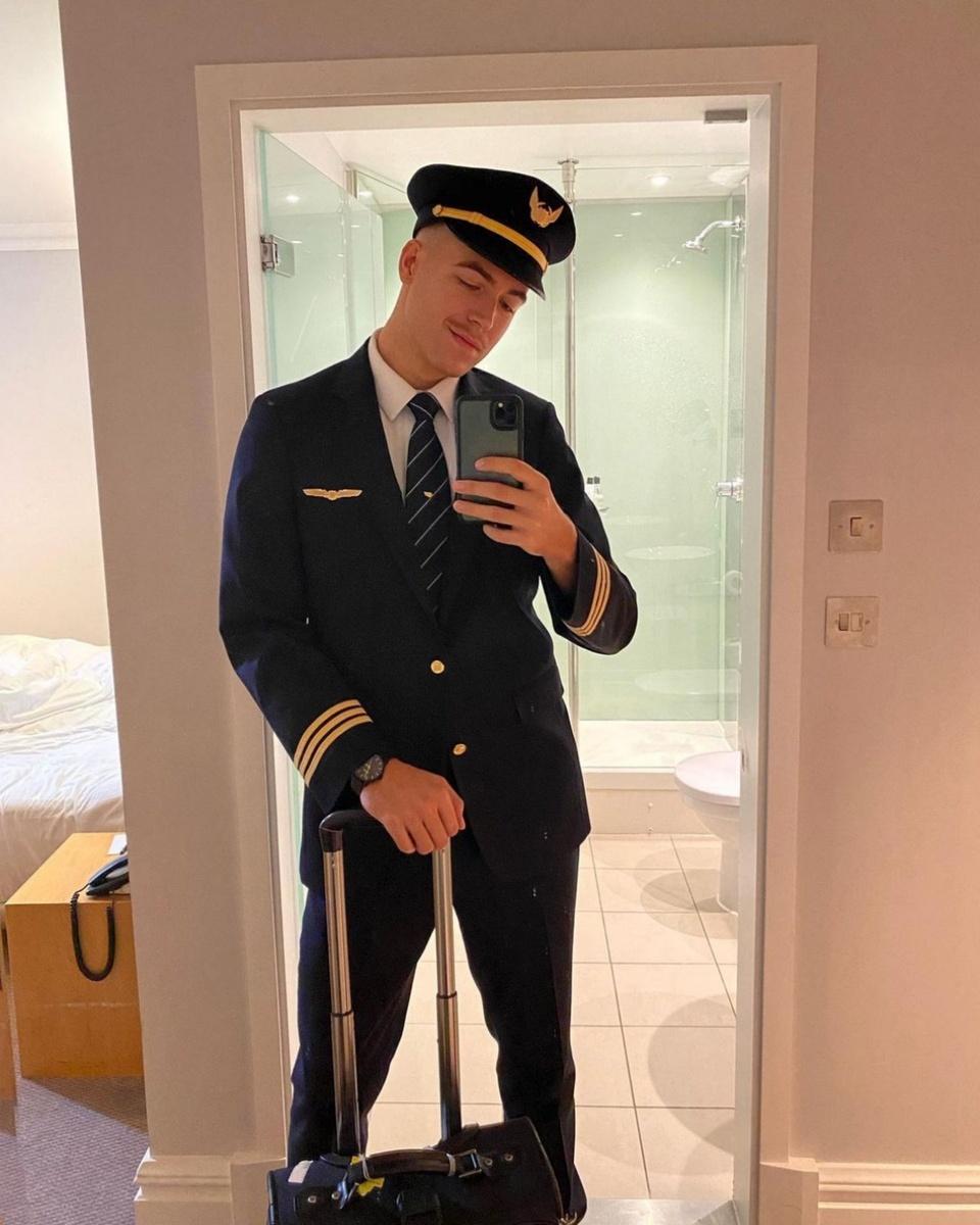 A United Airlines pilot made a sweet announcement to his mother during a recent flight, and the moment has gone viral in the best way. As reported by The Independent, pilot @doss_the_boss_ was taking his first flight with his mother, who was working as a flight attendant on board, from D.C. to Madrid, Spain. In his address, he announced that he was working with some of the "most talented flight attendants" on the plane, including his "exceptional mom."⁠
⁠
?️Save and share this post.⁠
 ?️Tap our link in bio for more on @EDGEmedianetwork.?️⁠
????⁠
?: @doss_the_boss_