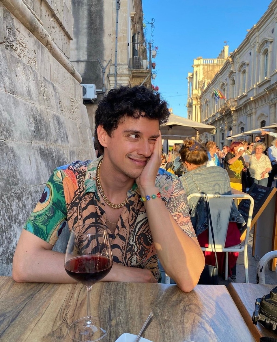 This week's Gay Twitter roundup includes more hilarious reactions to "The White Lotus," the Cate Blanchett thriller "Tár," as well as takes on new music from Lana Del Rey and Caroline Polachek and much more!⁠
⁠
Tap link in bio for this week's roundup on @EDGEmedianetwork ⁠
????