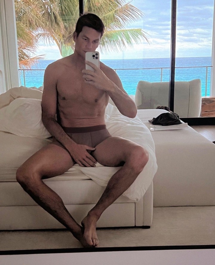 Tom Brady is selling underwear... and he's thirst-trapping to promote them. "Did I get it right?" he asks. In a thirst-trap, the titular star of "80 for Brady" "shared to his official Twitter account this morning, the pic shows Tom totally naked except for his briefs," writes The Sword. "Unfortunately, it doesn't feature any of his VPL (something we have seen before) since his hand is totally covering his crotch and blocking any opportunity for us to drool over his Brady bulge."⁠
⁠
Tap link in bio for more on @EDGEmedianetwork ⁠
????⁠
?: Tom Brady