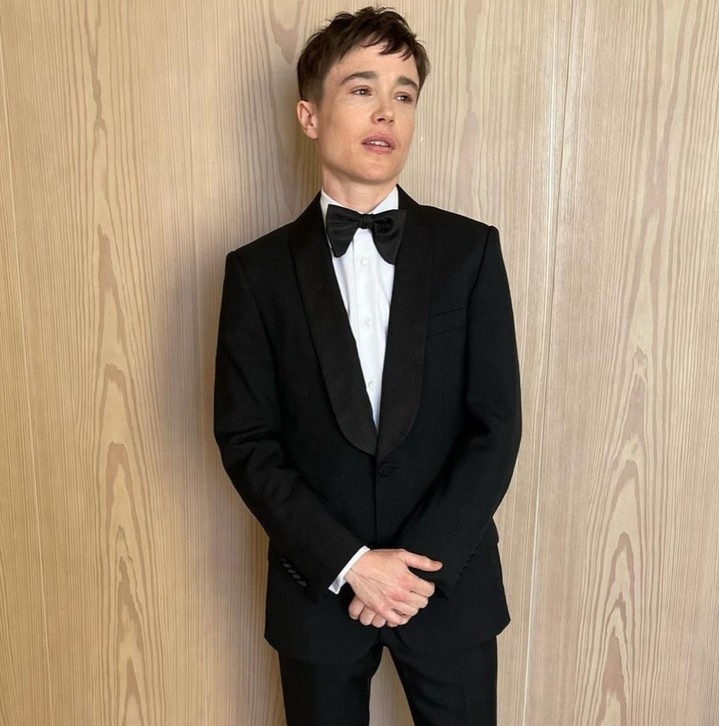 In a wide-ranging interview with Esquire, @elliotpage recounted being bullied at school, almost getting bashed by a random stranger, and the trauma of being forced by a studio to wear a dress for the premiere of his 2007 breakout film "Juno." Variety recalled that "The Jason Reitman-directed abortion drama served as a breakthrough for Page, who earned an Oscar nomination for his performance as the title character." Referring to times when "people actively were like, 'No, you need to wear a dress' in very, very, very pivotal moments," Page recounted how, for "the premiere of 'Juno' at the Toronto International Film Festival" he "said I wanted to wear a suit, and Fox Searchlight was basically like, 'No, you need to wear a dress.'" "And they took me in a big rush to one of those fancy stores on Bloor Street," the actor, who came out as transgender in late 2020, went on to say. "They had me wear a dress, and... that was that." Except it wasn't quite that simple for Page, who wasn't out yet. Page remembered the look of a co-star from the film: "Michael Cera was in slacks and sneakers. I look back at the photos, and I'm like...?" Variety noted how Page called the studio's treatment of him "fucked up," and "pointed out there are many heterosexual cis women who don't like to wear dresses, so it's not like this is just a trans issue." Page also noted that for cisgender people, the depth of the pain he felt might be impossible to comprehend. "Oh, fuck you, you're famous, and you have money, and you had to wear a dress, boo-hoo," Page imagined cis-het people thinking. "I don't not understand that reaction," Page allowed. "But that's mixed with: 'I wish people would understand that that shit literally did almost kill me.'"⁠
⁠
Tap link in bio to continue on @EDGEmedianetwork⁠
❤️?️‍???⁠
?: @elliotpage