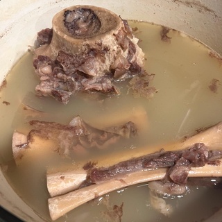 ✨ Last night, I made beef meat stock for Stella with 2 beef marrow bones and 1 oxtail. 

? This nourishing stock is packed with amazing benefits for her! ? Beef meat stock is gentle on tiny tummies and is rich in minerals like calcium, magnesium, and phosphorus, essential for growing bones. It’s also full of collagen, which supports gut health and helps build a strong digestive system. ?✨ The gelatin in the stock aids in digestion and can soothe any gut inflammation, ensuring baby gets the best nutrients in an easy-to-digest form. ? Meat stock also heals and seals the gut lining, fighting leaky gut syndrome which can even occur in babies! 

?I use the stock to mix into other purees and rotate fats for her to have in her stock which she eats daily!

I am also loving these glass jars by KeaBabies they are perfect portions to freeze for 1-2 days of meat stock goodness (I’ll put my amazon affiliated link in my bio)!

Making homemade stock is a simple way to provide her with the best nutrition. Have you tried making your own baby food? Let me know in the comments! ?

#MomLife #BabyNutrition #BeefStock #HealthyKids #HomemadeBabyFood #GutHealth #BoneBroth #BabyMeals #NaturalParenting #OrganicLiving #BabyWellness #HealthyBaby #ParentingTips #InfantNutrition #HolisticHealth #WellnessJourney #NourishingTraditions #AncestralHealing #MommyBlogger #FamilyHealth #NutritionTips #NaturalHealing #FirstFoods #BabyDiet #RealFood #babywellbeing
