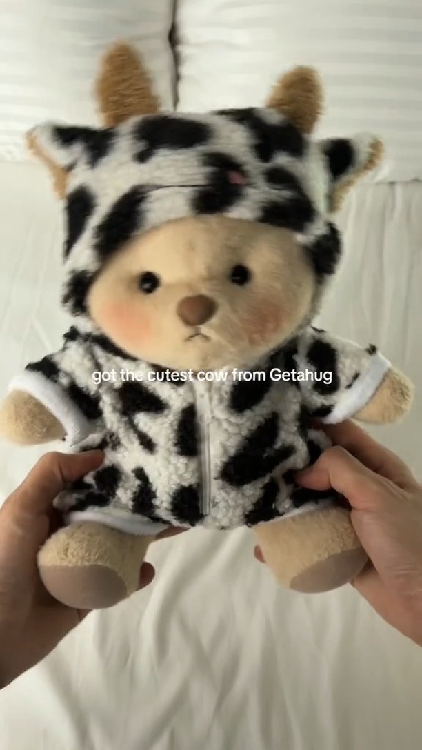 How does my new outfit look???
#getahug #teddybear #cowboy #cow #cowcostumes #costumes #cuteanimals #getahuglover #collection #plushiescommunity