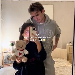 The ones you love the most are always by your side. ❤️✨
#getahug #fyp #goviral #couple #datenight #valentinesgiftideas #valentinesgift #teddybear
