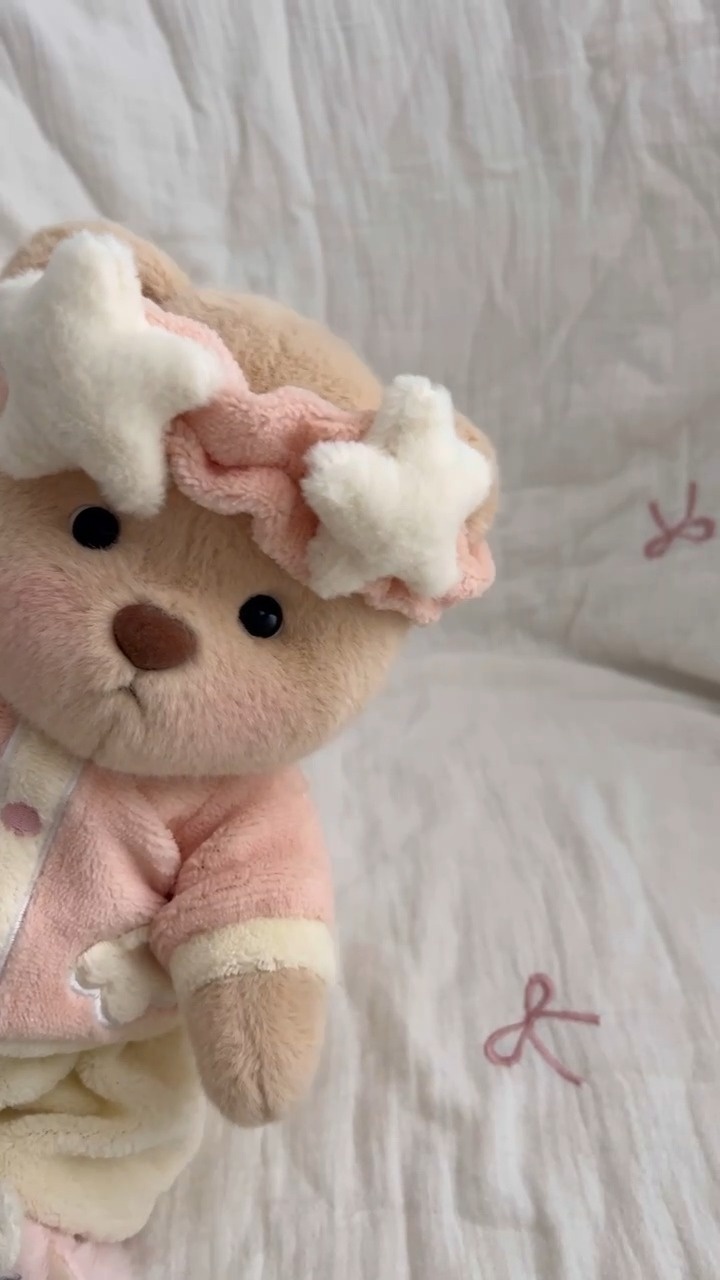 Who is comming!?? #getahug #bear #pajamas #fluffy #kawaii #Star #Hairband #StarHairband