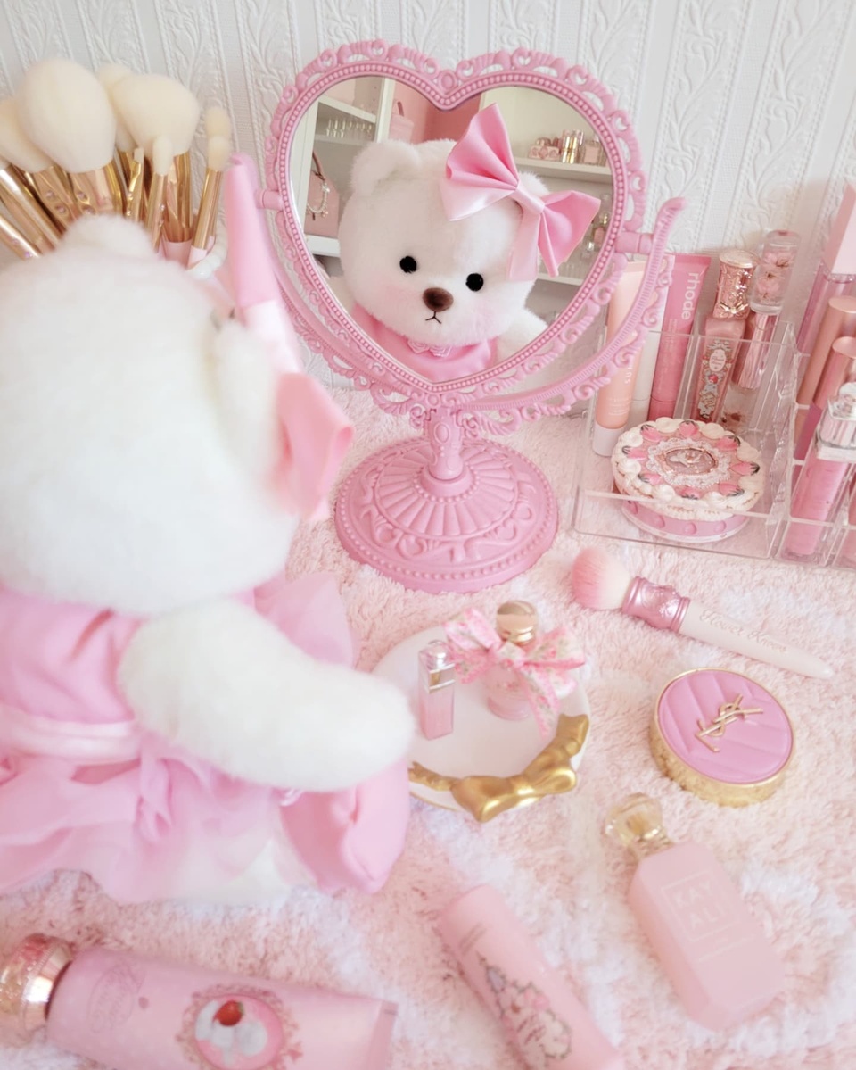 Have a cup of coffee with me!?✨?
#getahug #pinkdress #ballet #pink #girlfriend #Sweet #girlystyle #girlyroom #aethetic #pinkroom #plushiescommunity #community