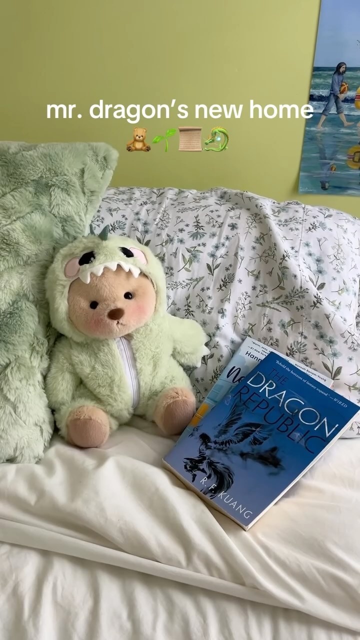 Awww! Give me a warm home!??
#getahugco #teddybear #cute #giftideas #getahug #reading #booktok #dinobear #book #girlythings #bedroom #floral #HomeDecor #aethestic