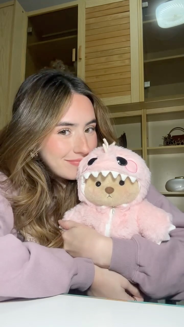 From today on, this cute little thing is officially my daughter?✨
#getahug #teddybear #gifted #valentinesday #valentinesdaygift