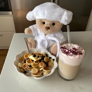 Relaxing weekend~??? #Getahug #teddybear #jointed #fluffy #WeekendVibes #cute #me #picoftheday #love #girly #soft #food