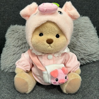I really love my piggy bag as it can store many candys.??#getahug #teddybear #pinkpiggy #pig #photography  #plushies #stuffedanimals #softtoy #cuddlytoy 
#toystagram #toyphotography #bearlover #toyscollection #girly #girlie #aesthetic
