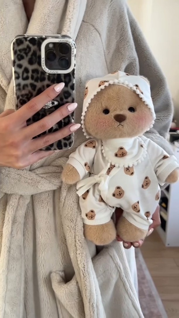 Miss, you forgot something??
#giftsforher #giftideas #sendthistoher #teddybear #getahug #giftidea #handmade #teddybear #cute #gift #baby #saturday