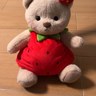 You dropped a strawberry.?✨
#strawberry #strawberries #newlook #getahug #teddybear #getahugcommunity #community #healing #cute #bearlover #getahuglover #aesthetics #fypシ
