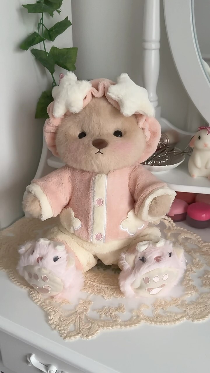 Where are you spending your holiday?☺️??
#getahug #teddybear #cute #pink #princess #coquette #christmas #christmasgift#holiday#festival