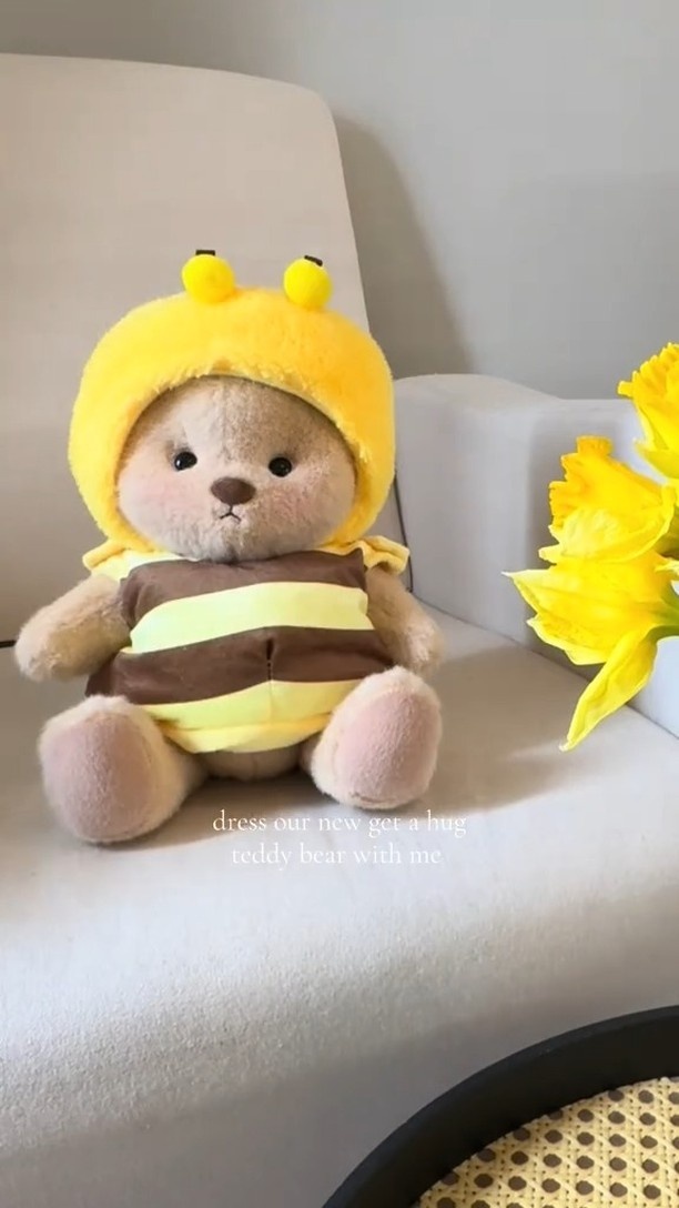 Spring is coming, so go meet the people you want to see!???☀️
#getahug #teddybear #bee #spring #bearlover #easter #gift #springvibes #missingyou