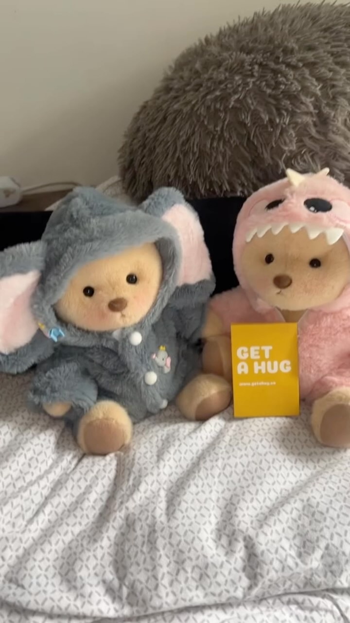 ???My best friends!
#getahug #dino #elephant#teddybear #teddy #girly #girlie #girlyroom #aesthetic #aestheticunboxing #unbox #cute #love #pink