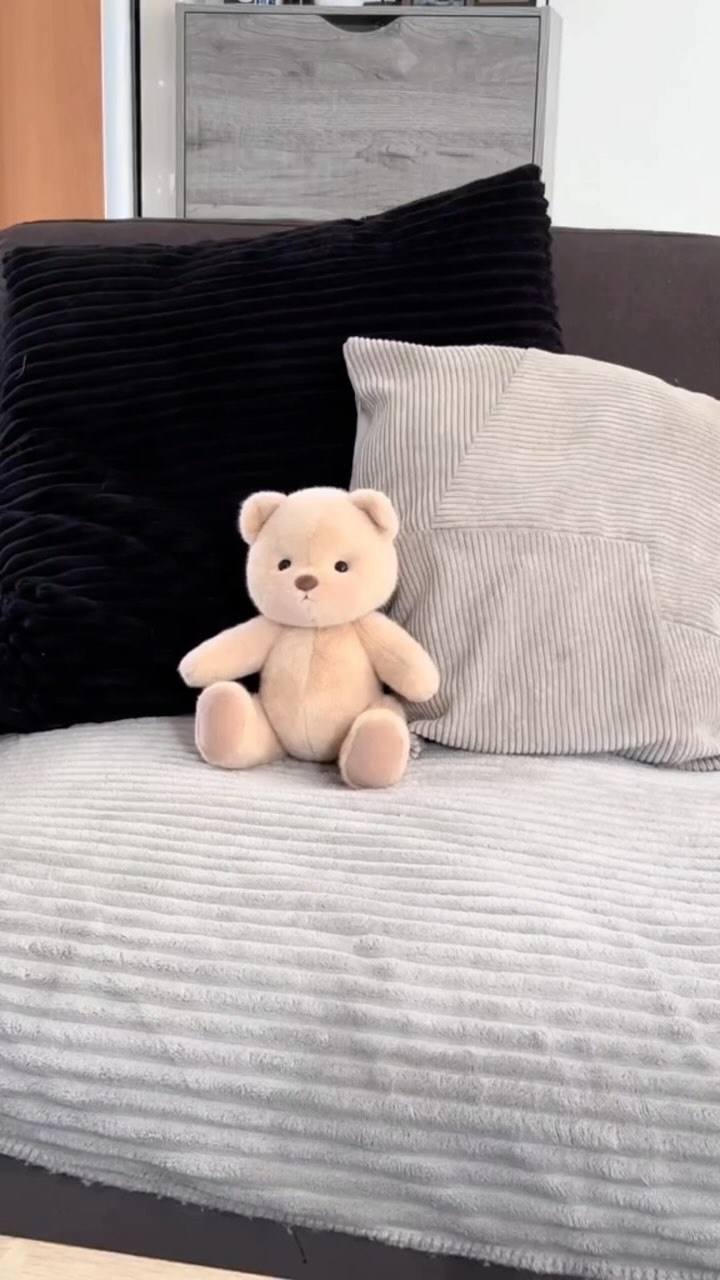 10s quick ootd!????#getahug#whiteminkbear#ootd#photography#10schanllenge#teddybear#teddy#plushies#stuffedanimals#softtoy#cuddlytoy#toystagram#toyphotography#bearlover#toyscollection#girly#girlyroom
