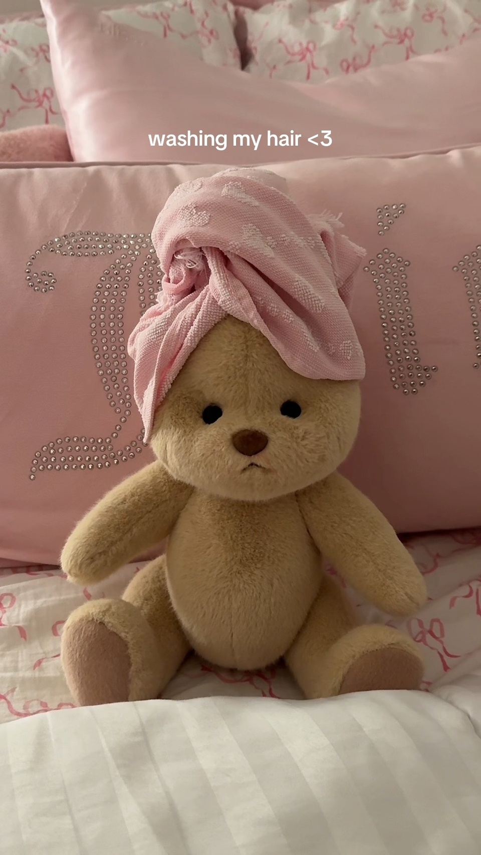 Wash my hair, doing the laudry...??
#getahug #lifestyle #girlyroom #coquettecore #justgirlythings #pinterestgirl #pinkaesthetic #pink #plushies #teddybear #bearlove #cutenessoverload