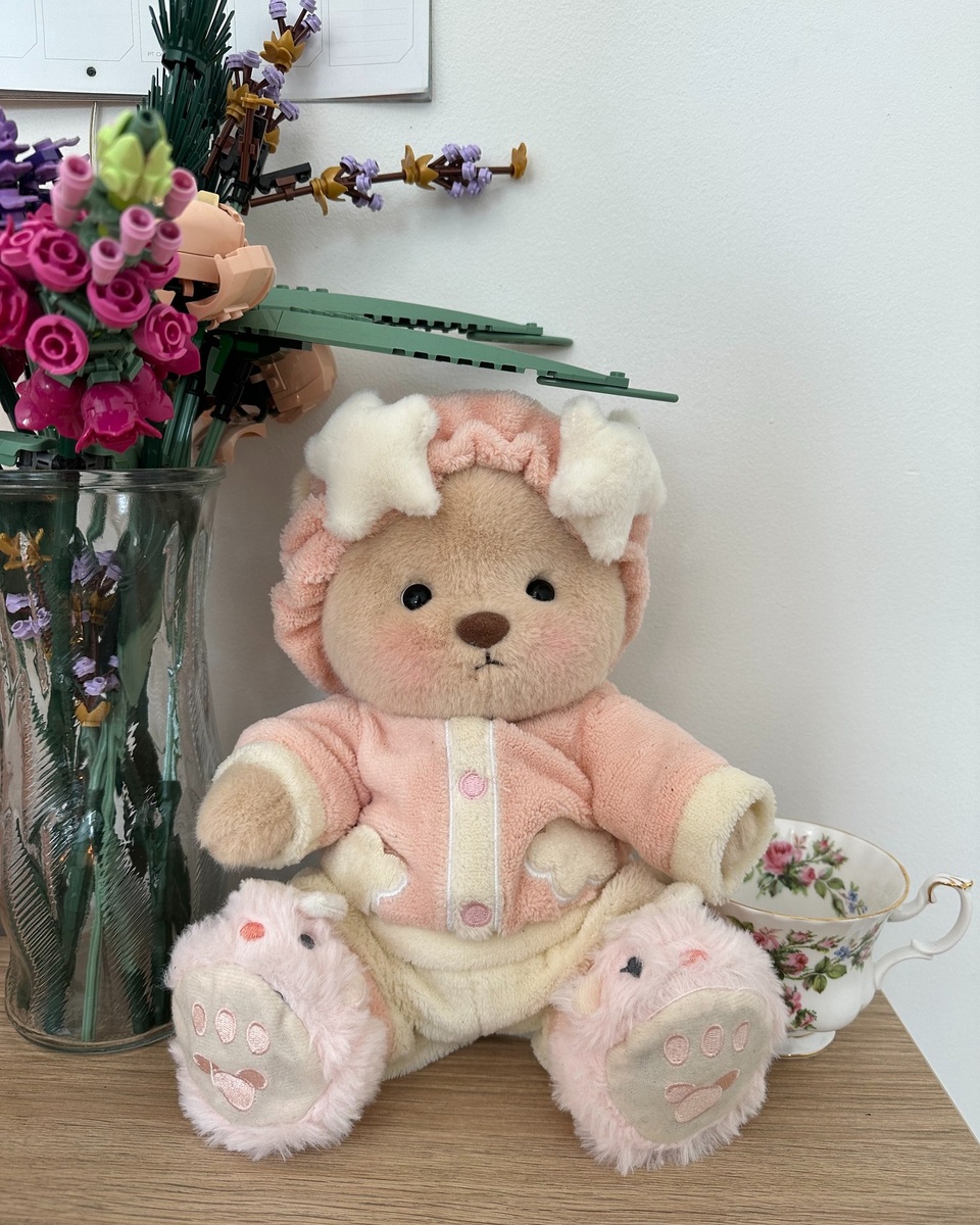 Mommy!Take a hug!???#getahug #bear #pajamas #star #starpajama #flowerblocks #fluffy
