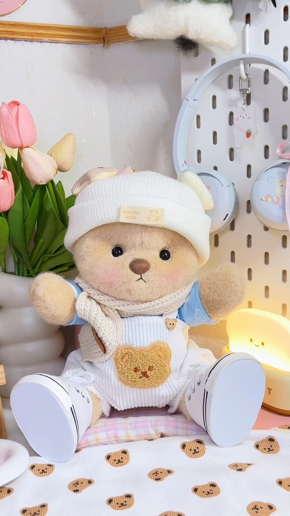 ??Love my shoes?? 
#getahug #getahugco #teddybearr #teddy #bear #giftideass #plushies #stuffedanimals #handmade #cute #gift #cutebear #ositos #osodepeluche #regalo #coquette #fyp #foryourpage #girlyfashion #girliegirl #pinkribbon #anabelugc_#grwm
