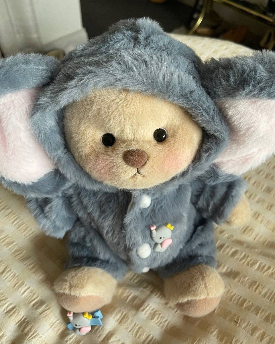 ??Could you please help me put on the hair clip????
#Getahug #IamBilly #teddybear #elephant #cuddlytoy #cute #costumeideas #FluffyFriends #fyp #bearlover