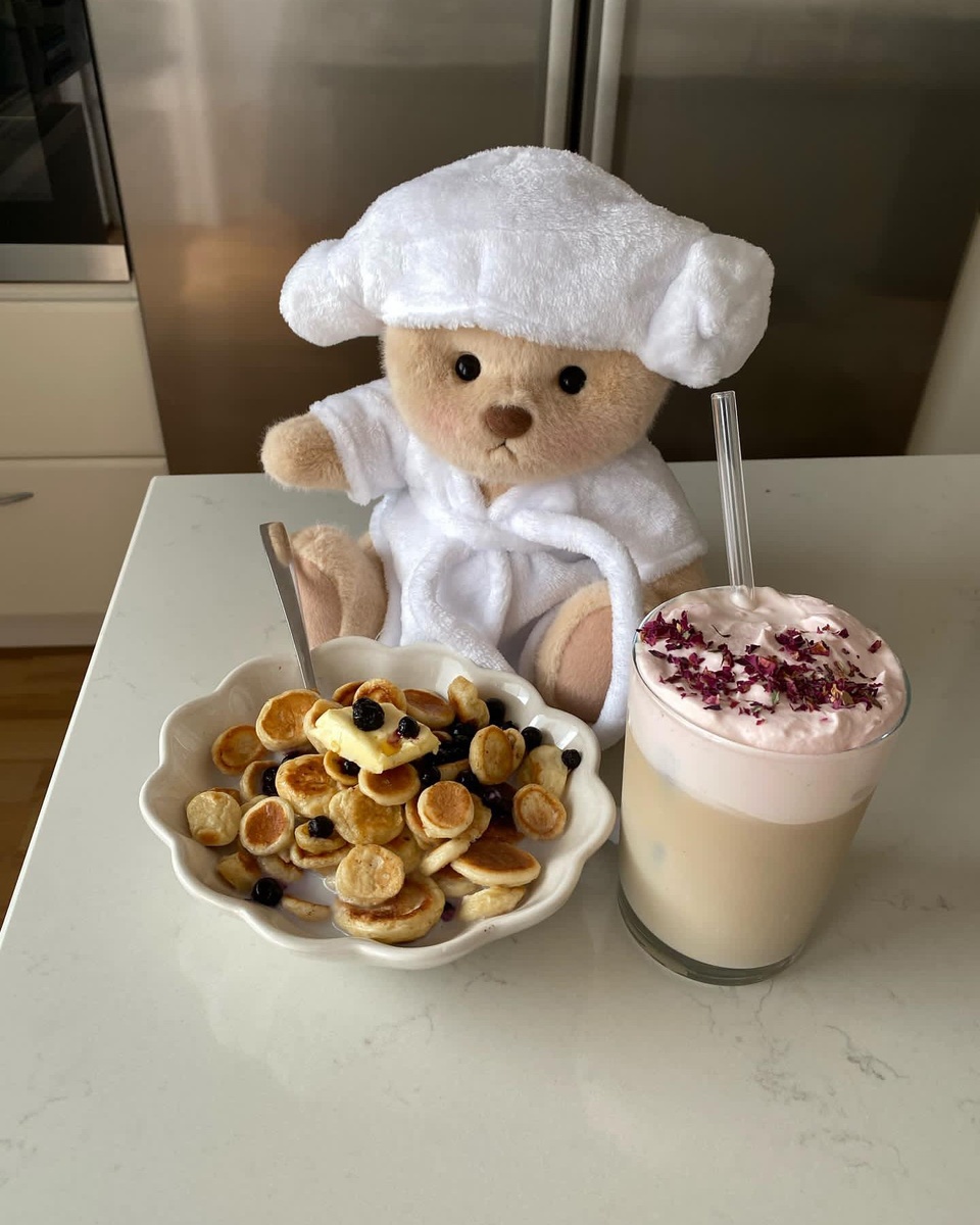 Relaxing weekend~??? #Getahug #teddybear #jointed #fluffy #WeekendVibes #cute #me #picoftheday #love #girly #soft #food