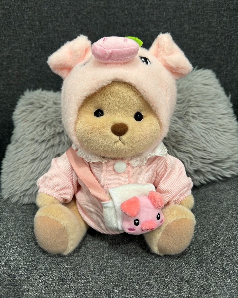 I really love my piggy bag as it can store many candys.??#getahug #teddybear #pinkpiggy #pig #photography  #plushies #stuffedanimals #softtoy #cuddlytoy 
#toystagram #toyphotography #bearlover #toyscollection #girly #girlie #aesthetic